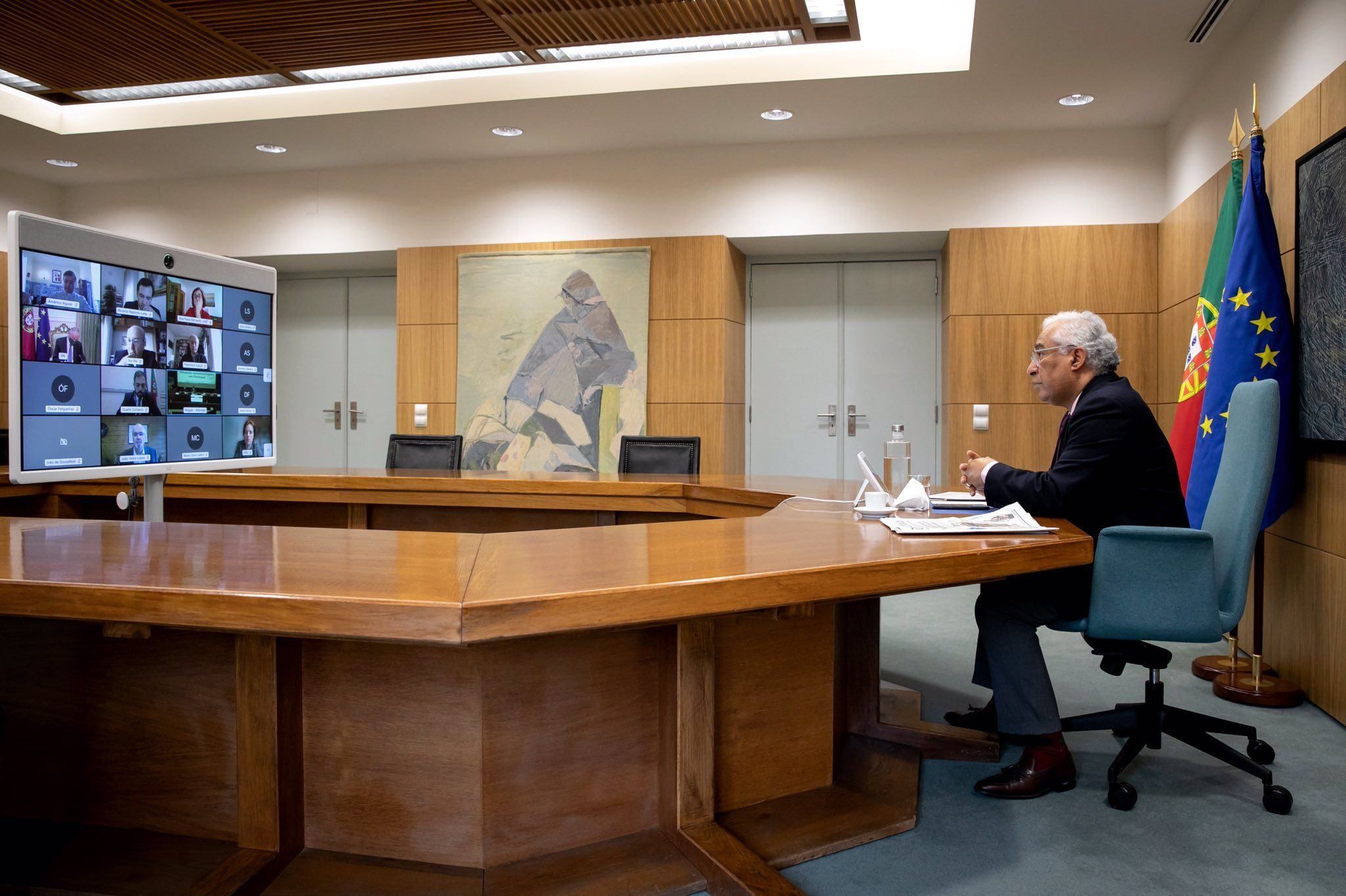 António Costa assiste à reunião do Infarmed