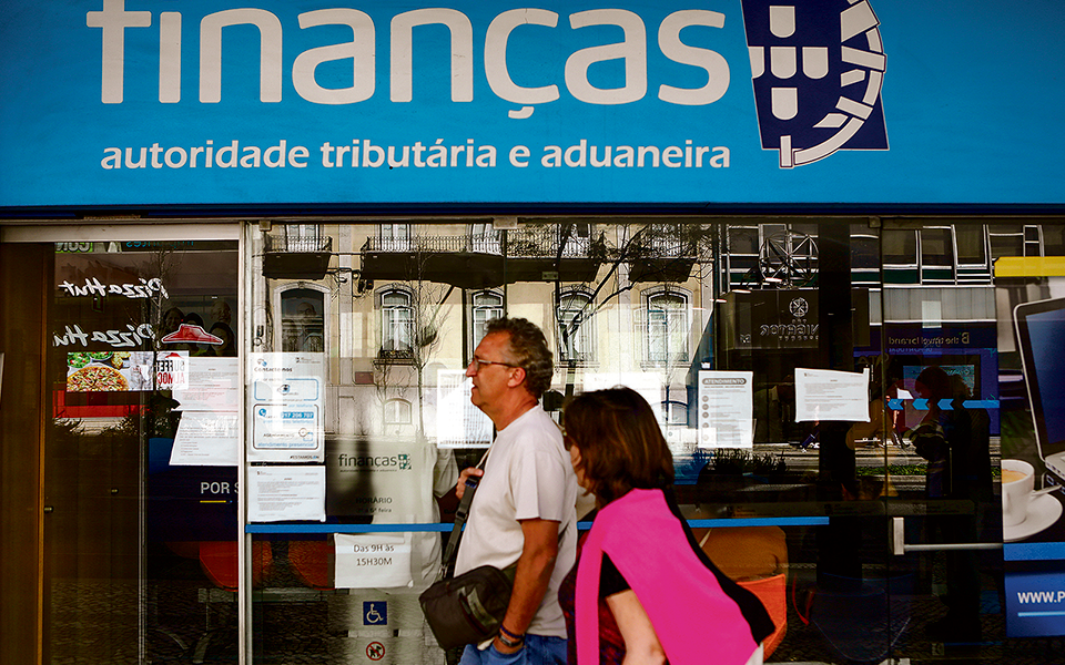 Serviços de Finanças Paralisados: Trabalhadores Reivindicam Melhores Condições