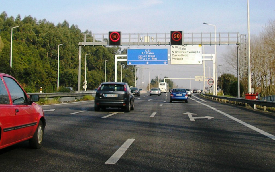 Novos radares na estrada entram hoje em funcionamento. Saiba onde estão