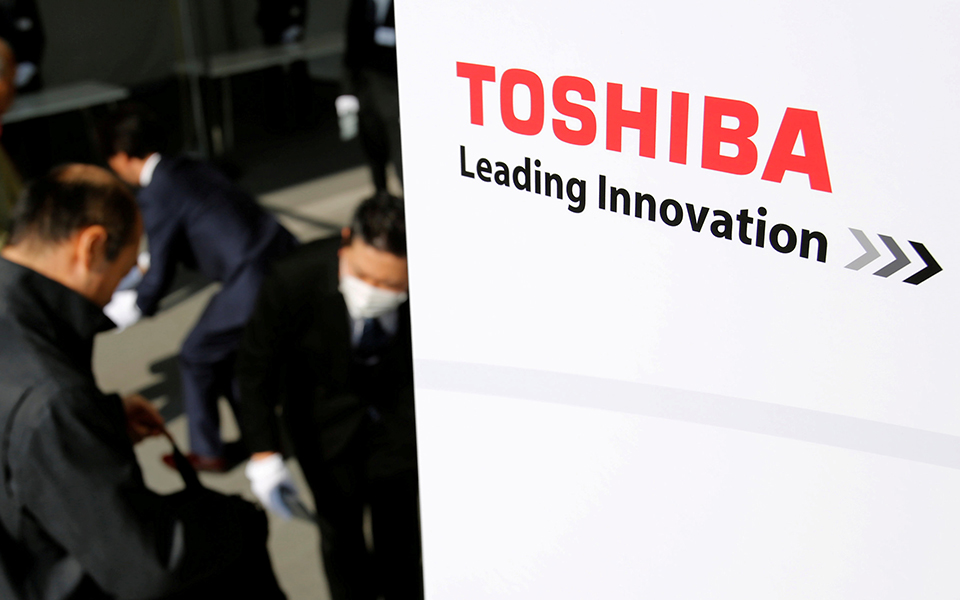 Toshiba sai da bolsa de Tóquio depois de 74 anos