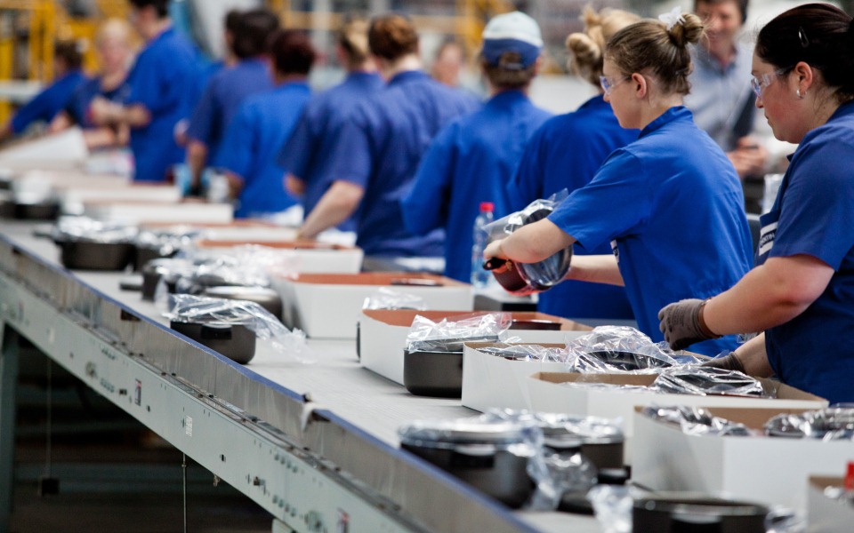 Produção de serviços desceu 0,6% na UE e 0,4% na zona euro em outubro