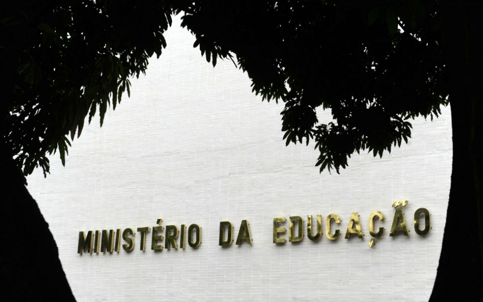 “Esta política não nos serve”. Estudantes concentram-se esta tarde junto ao Ministério de Educação, Ciência e Inovação