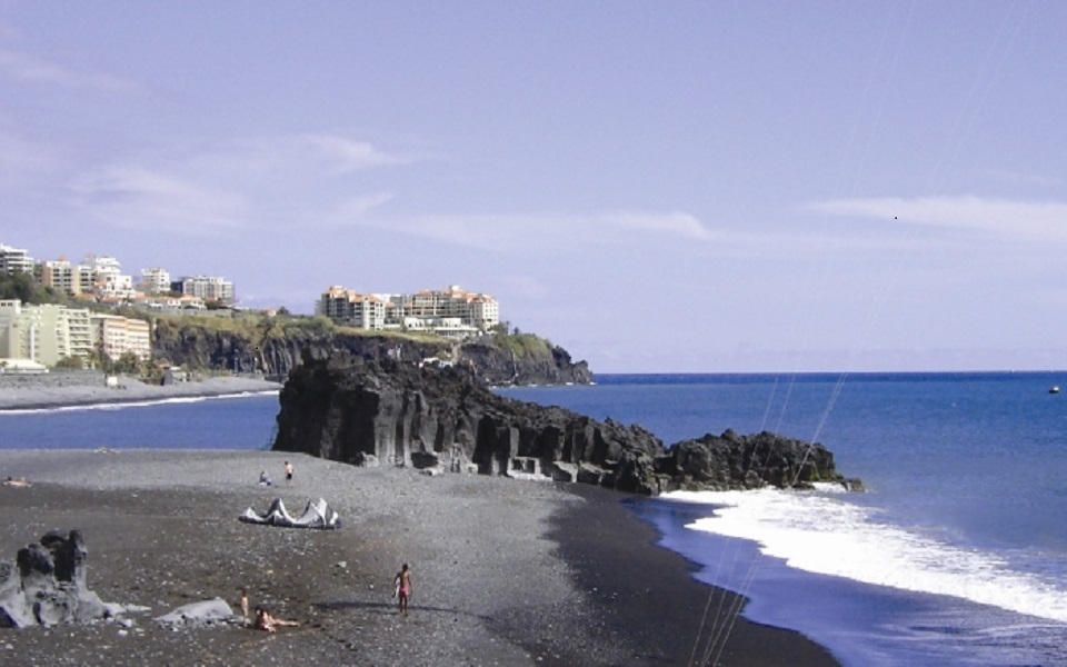 Madeira vai fazer mais de 300 análises em 65 águas balneares