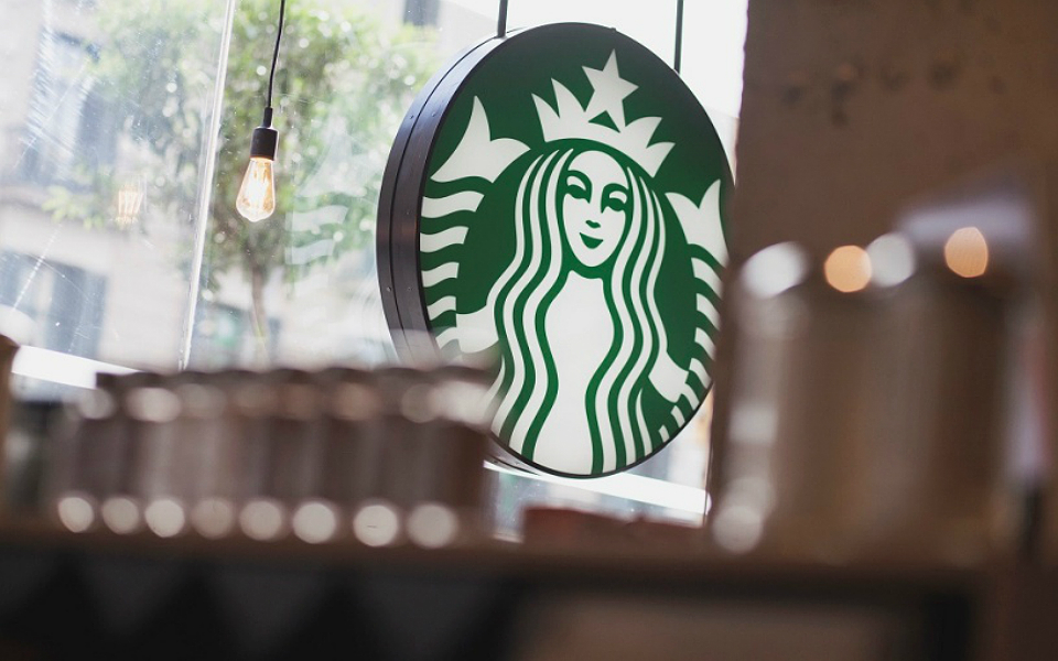 Starbucks vai buscar novo CEO à Chipotle e dispara mais de 20%