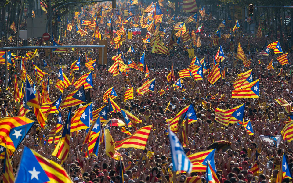 Catalunha: Projeções dão vitória aos socialistas