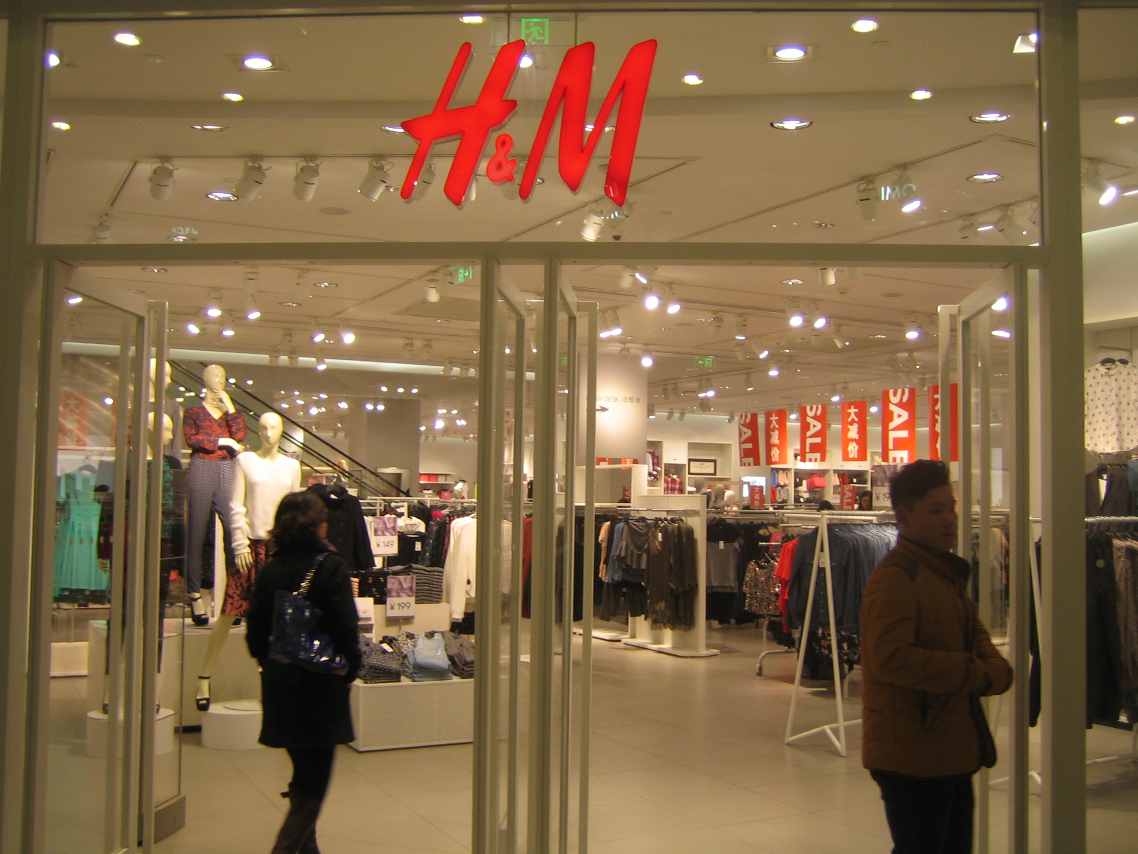 H&M despede quase meio milhar de trabalhadores em Espanha