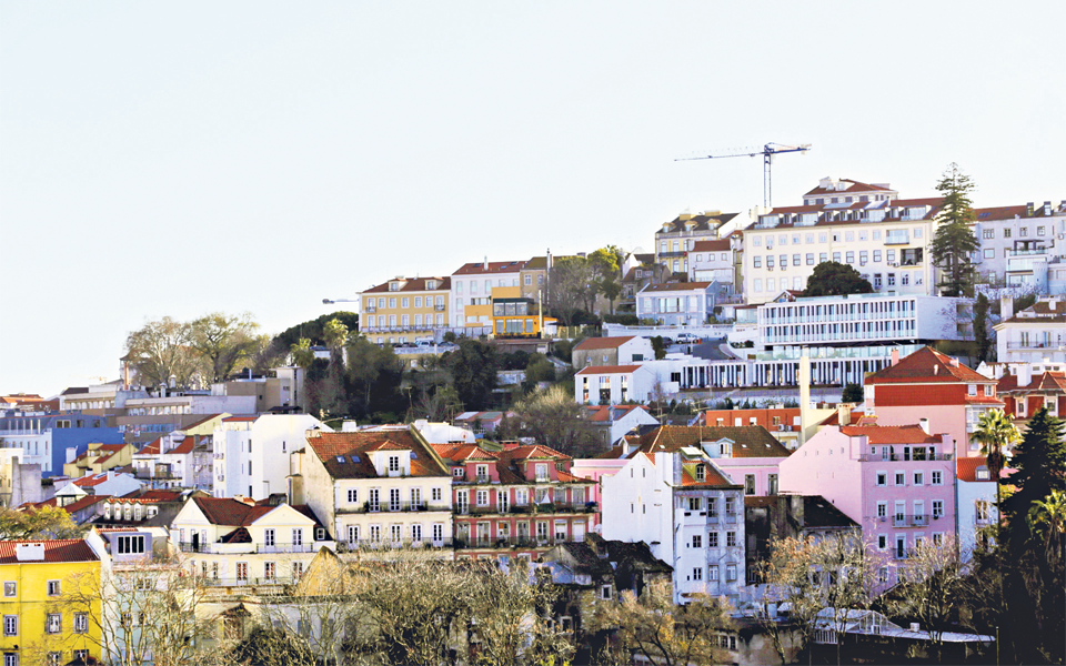 Taxa de esforço para comprar ou arrendar casa disparou significativamente em 2023