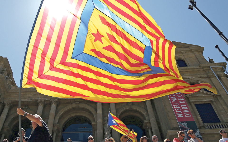Catalunha: socialistas ganham eleições mas muito longe da maioria absoluta