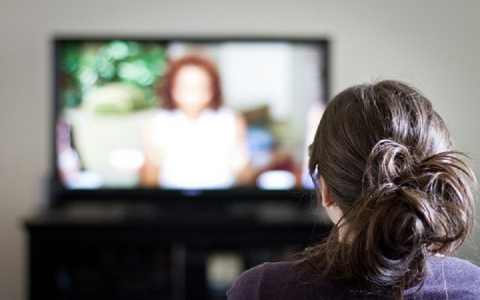 Canais de televisão e motores de busca mantêm importância para portugueses