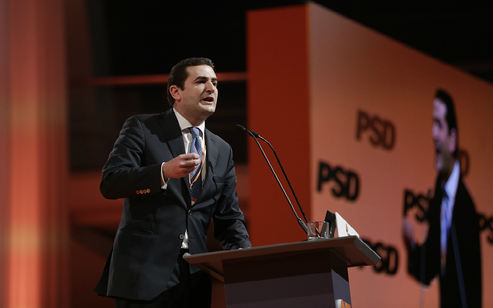 PSD: Pedro Nuno Santos “brincou aos aviões e quis brincar aos correios”