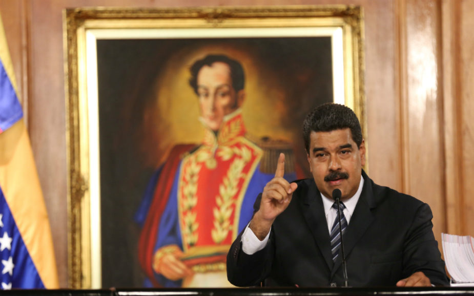 Oposição na Venezuela tenta pôr fim a 25 anos de poder socialista nas eleições deste domingo