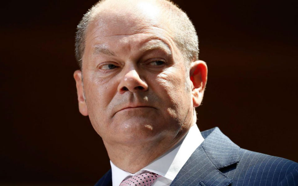 Olaf Scholz: “Devemos voltar-nos para a produção de armas em grande escala”