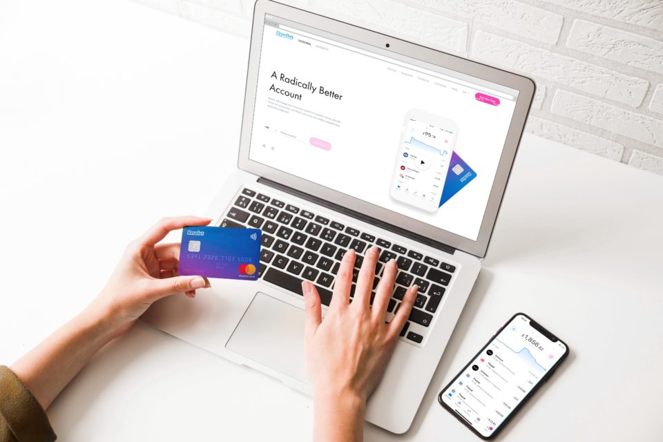 Revolut dá bolsas de até 5.998 euros para mulheres da engenharia