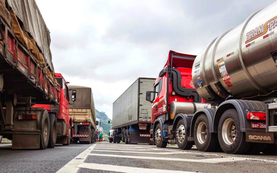 Quase metade das empresas de transporte rodoviário de mercadorias em risco de incumprimento