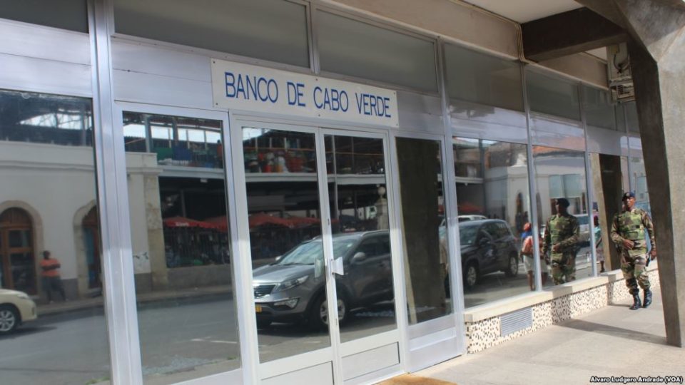 Cabo Verde tem quatro bancos de importância sistémica