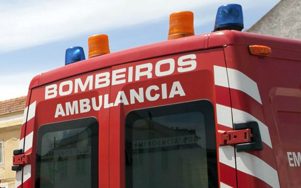 Bombeiros vão cobrar até 300 eurow por macas retidas nos hospitais