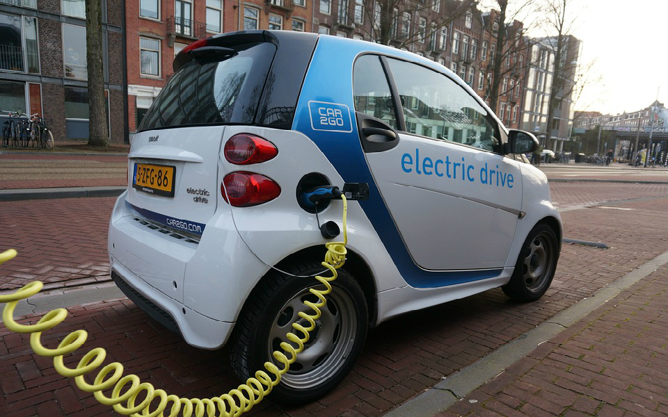 Carro elétrico: prós e contras que tem de saber antes de escolher comprar