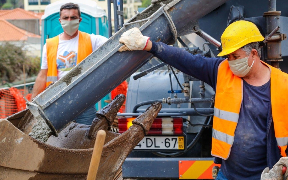 Produção na construção subiu 2,3% em agosto