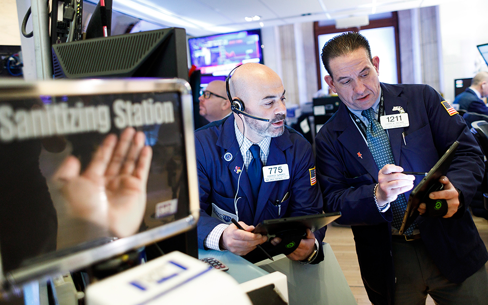 Wall Street fecha mista no primeiro de maio e em dia de Powell
