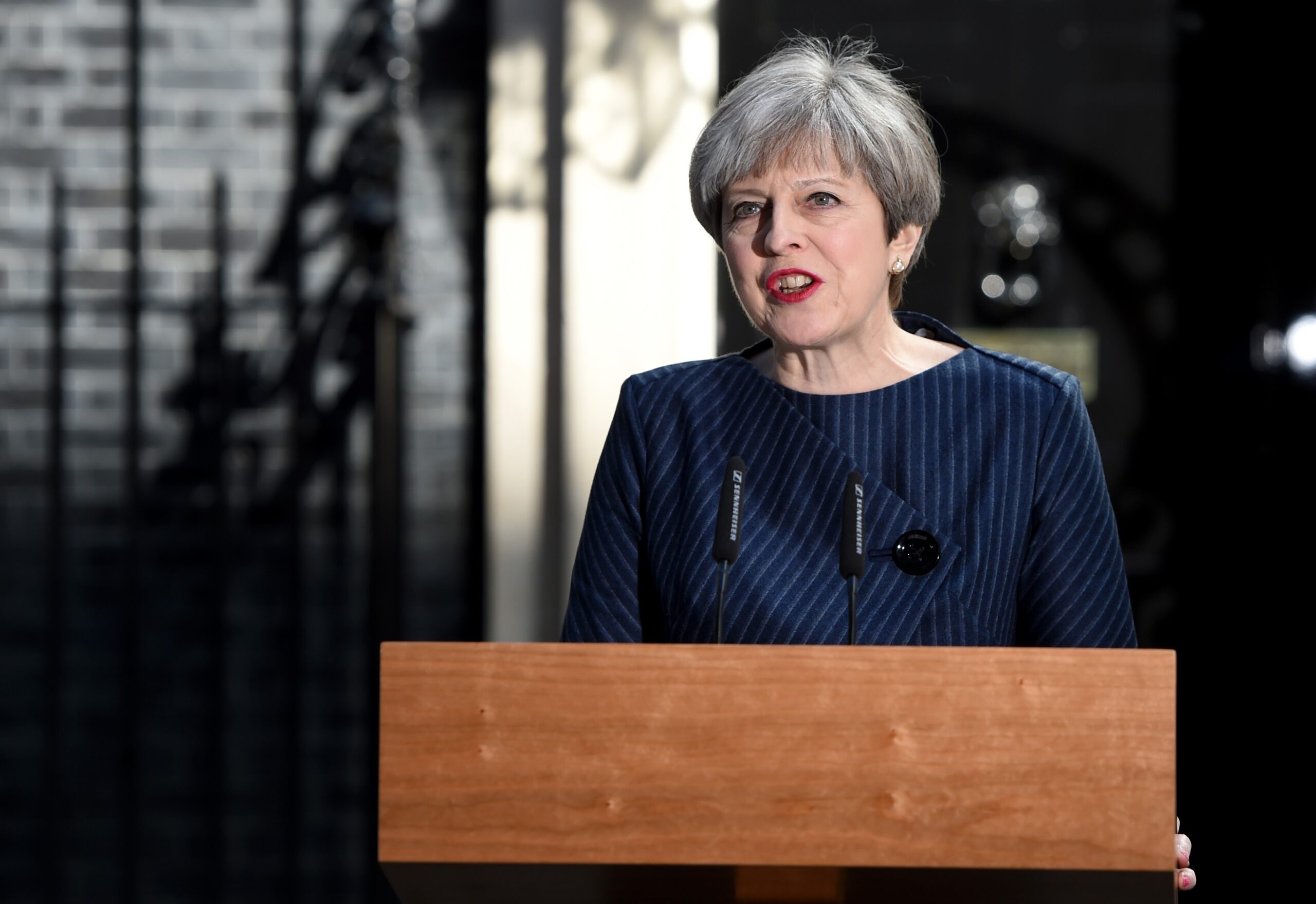 Apoio forte à Ucrânia restaurou reputação britânica pós-Brexit, diz Theresa May