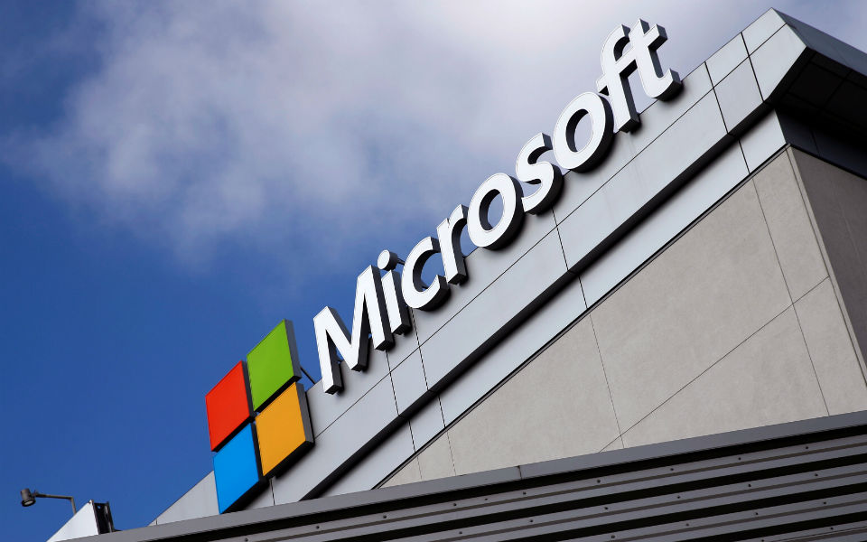 Microsoft overtakes Apple in market share
