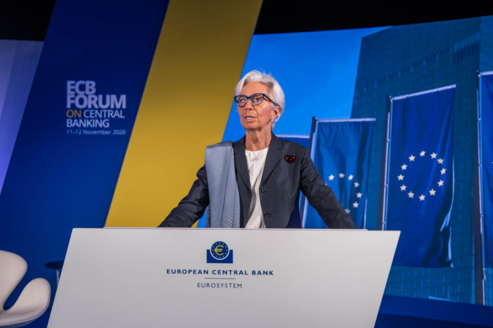 Lagarde: “BCE disposto a manter os juros restritivos durante o tempo que for necessário”