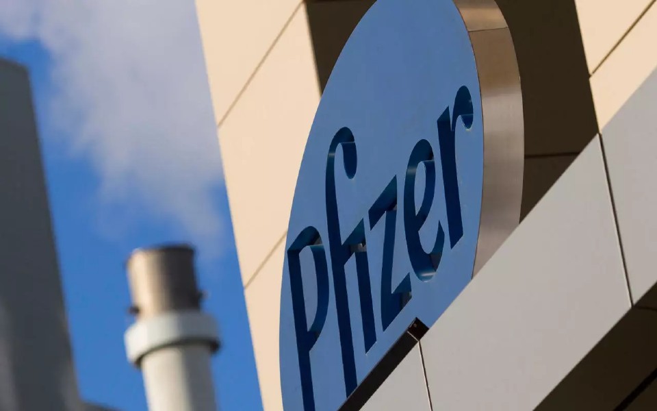 Receitas da Pfizer caem 41% mas superam expetativas no quarto trimestre