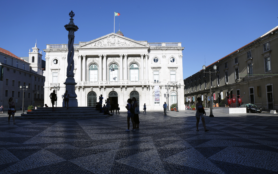 Câmara de Lisboa multada em um milhão de euros por revelar dados de manifestantes anti-Putin