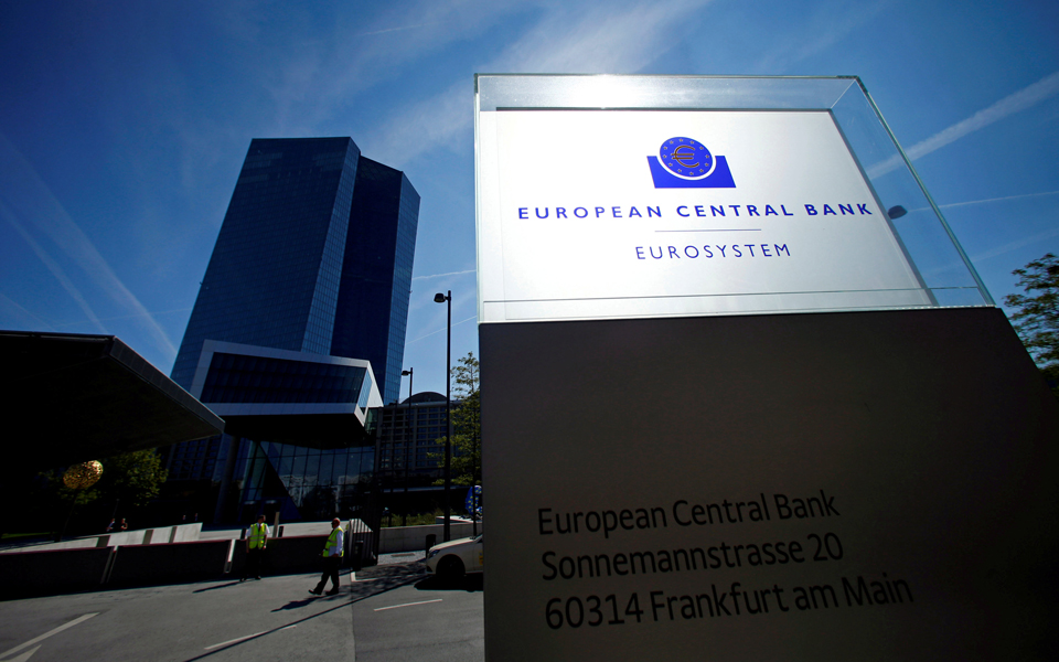 Regresso da zona euro ao crescimento não altera planos do BCE para juros