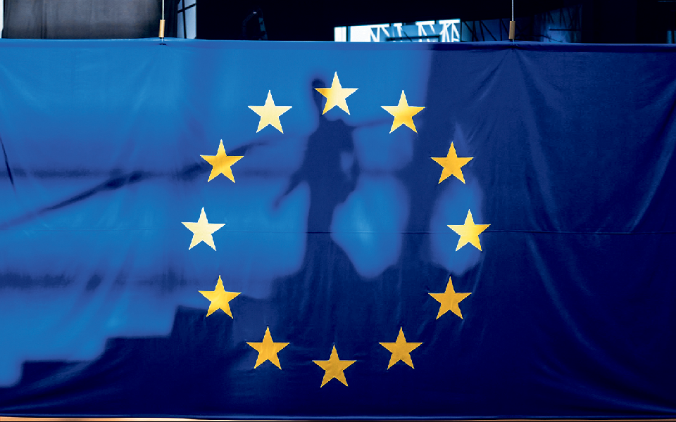 UE aprova entrada gradual da Bulgária e Roménia no espaço Schengen