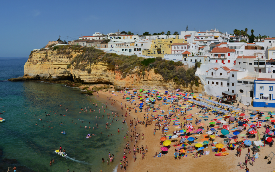 Turismo do Algarve reduz consumo de água em 12% nos primeiros meses do ano