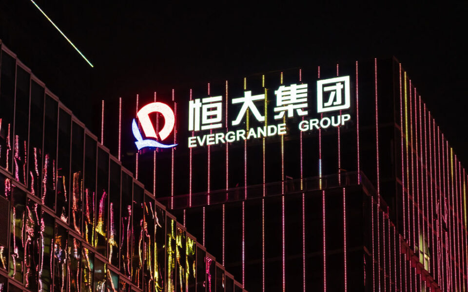 Evergrande: ações da filial elétrica caem 27% após alerta sobre confisco de ativos