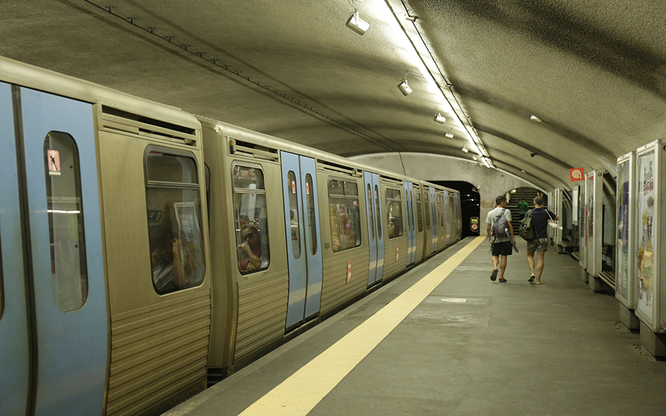 Um milhão de passageiros já viajou no Metro de Lisboa com pagamento contactless, diz Unicre