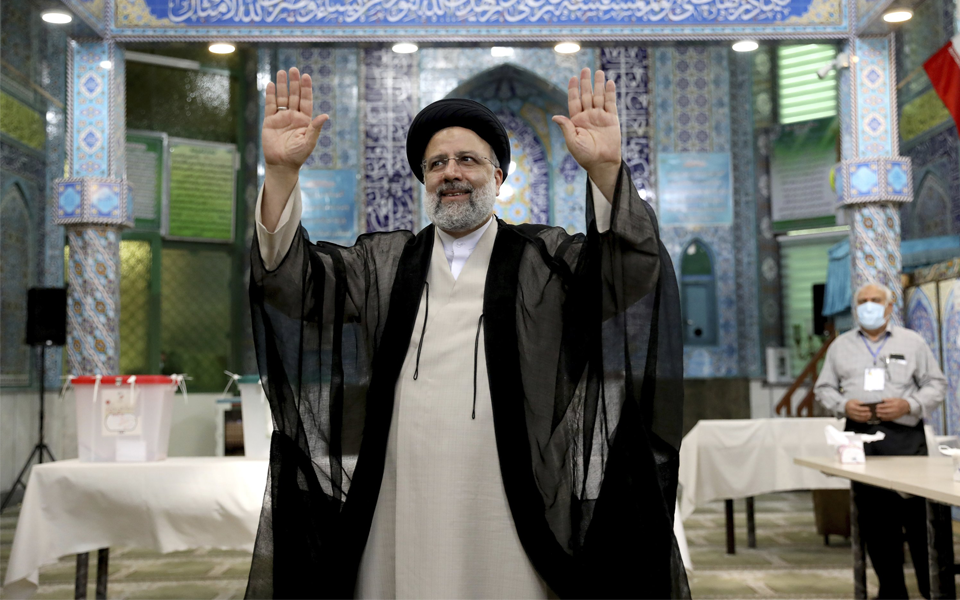 Irão: Chefe das Forças Armadas abre inquérito ao desastre aéreo de Raisi