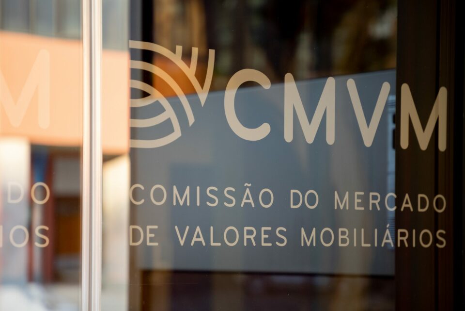 Parpública/CTT: “CMVM monitoriza em permanência negociação dos valores mobiliários”