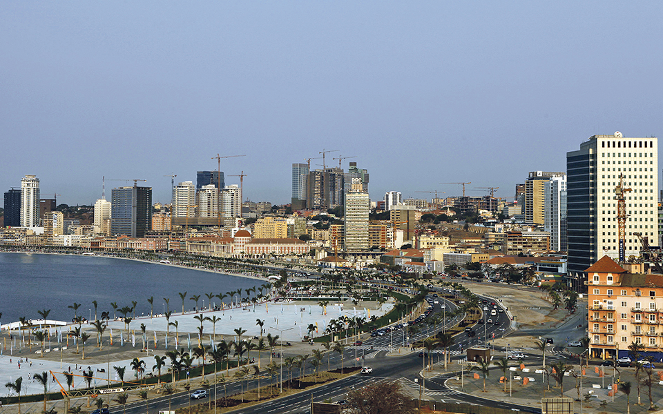 Angola quer reduzir peso da dívida na despesa pública para um máximo de 45% até 2026