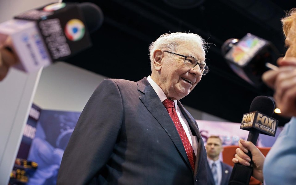 Berkshire Hathaway é a primeira empresa não tecnológica a atingir um bilião de dólares em capitalização