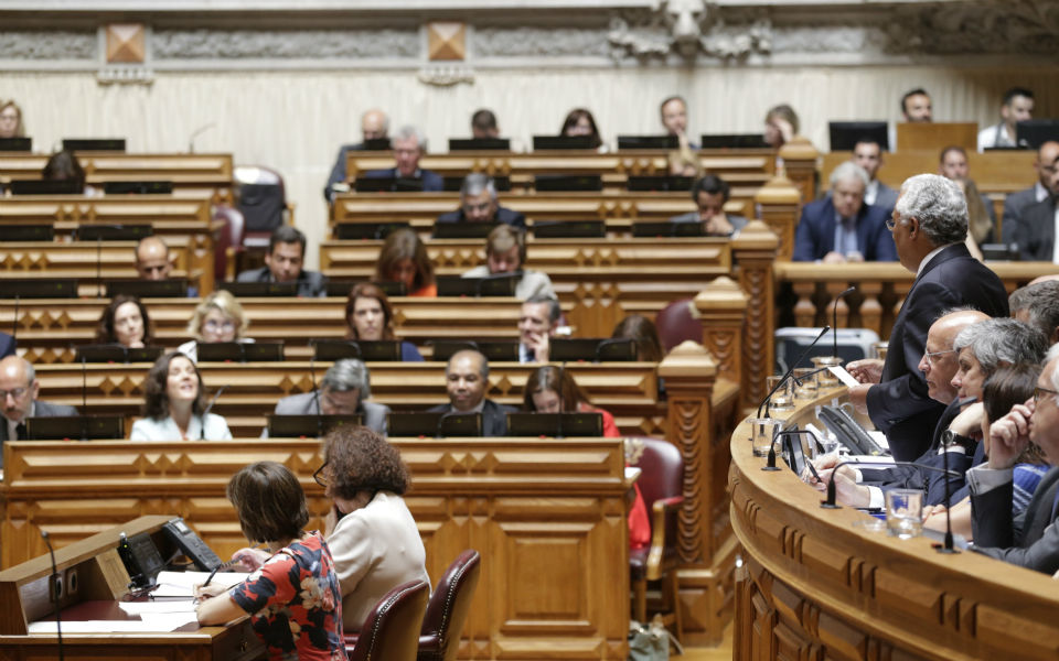 Marcelo promulga alteração ao Estatuto dos Deputados realçando que implica despesa retroativa