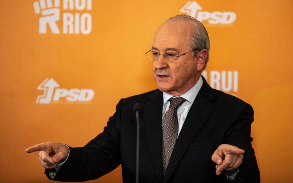 “Há falta de coragem política”. Rui Rio defende que primeiro-ministro deve demitir PGR