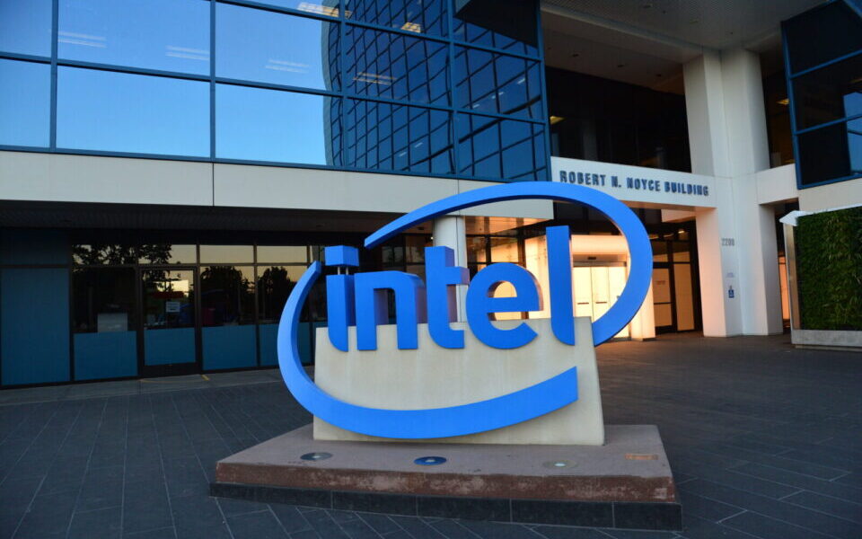 Intel investe mais de 28 mil milhões na construção de fábricas de chips nos EUA