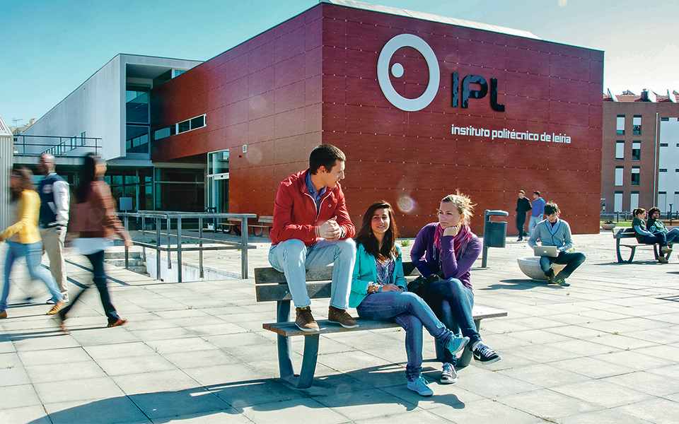 Matilde - Leiria,Leiria: Tenho 17 anos, estudo em Leiria e estou a tirar o  curso de línguas. Ensino inglês a todas as idades. Aluna do instituto Wall  Street English, onde cheguei ao