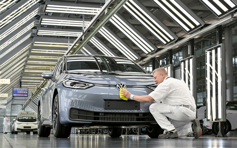 Volkswagen investe cinco mil milhões de dólares em ‘joint-venture’ com norte-americana Rivian