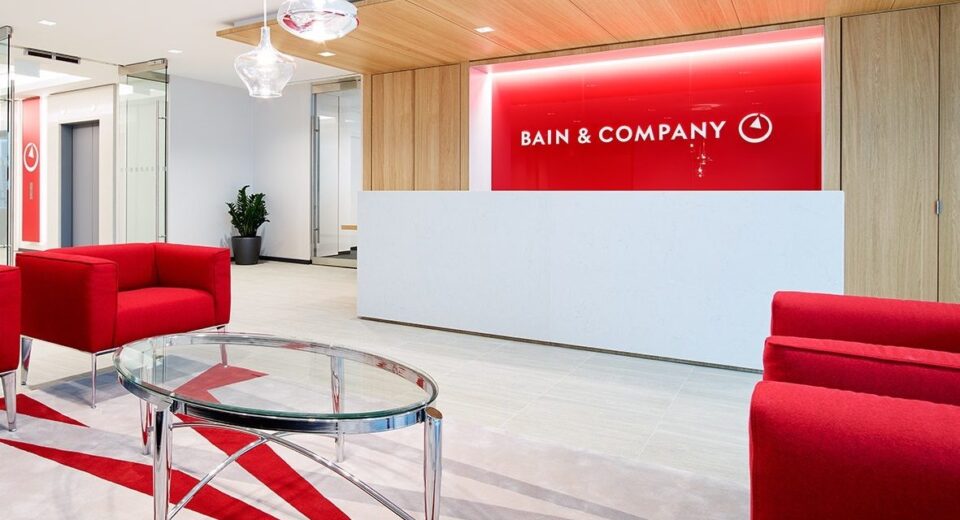 Bain revela que 80% dos consumidores dependem de resultados escritos por IA para pelo menos 40% das suas pesquisas