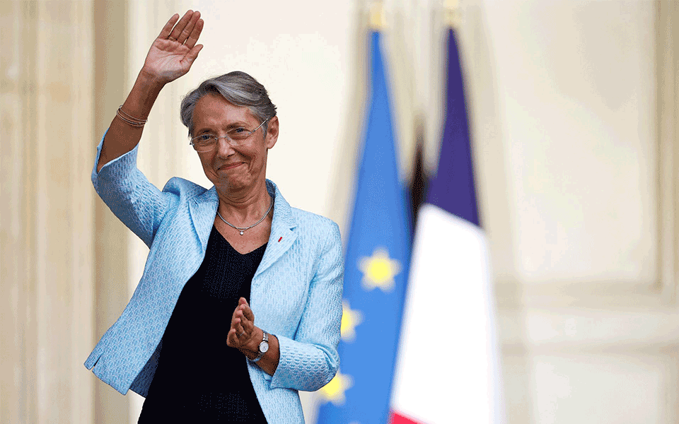 Primeira-ministra francesa apresentou demissão do seu Governo e Macron aceitou