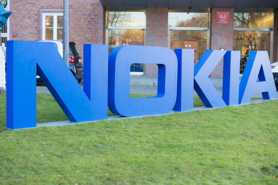 Lucro da Nokia cai 84% para 679 milhões de euros em 2023