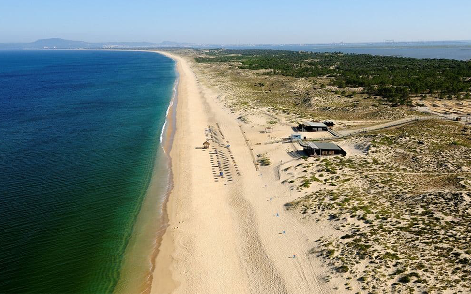 Do Minho ao Algarve: Marcelo e deputados entram de férias e líderes “vão para fora cá dentro”