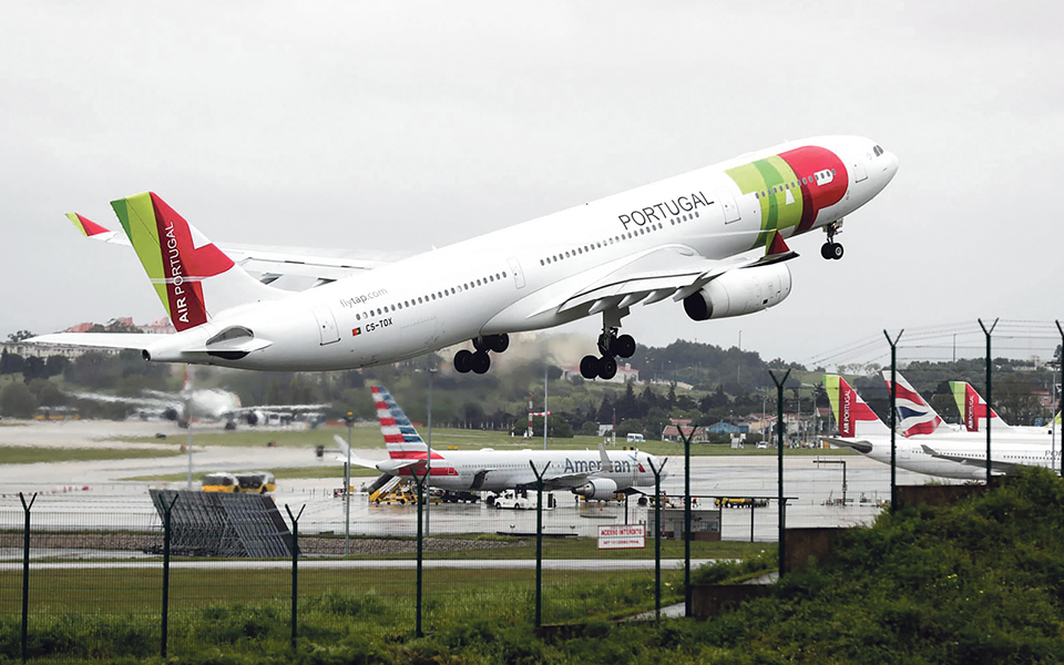 Mais de um terço dos voos partem dos aeroportos nacionais com atraso. TAP entre os piores números