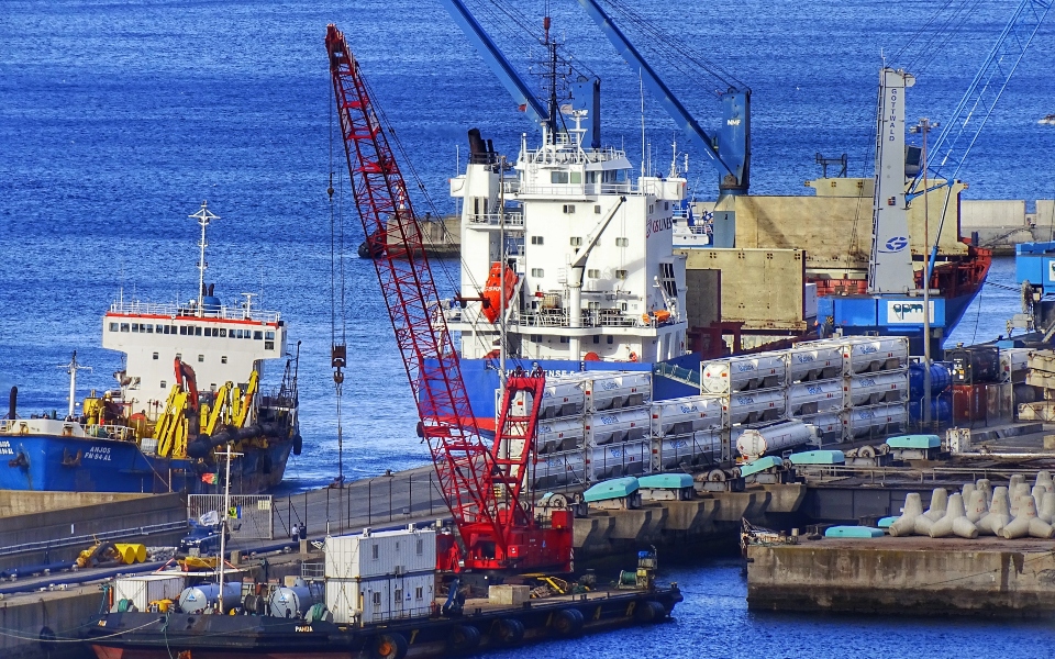 Preços do petróleo caiem à medida que as companhias marítimas regressam ao mar vermelho