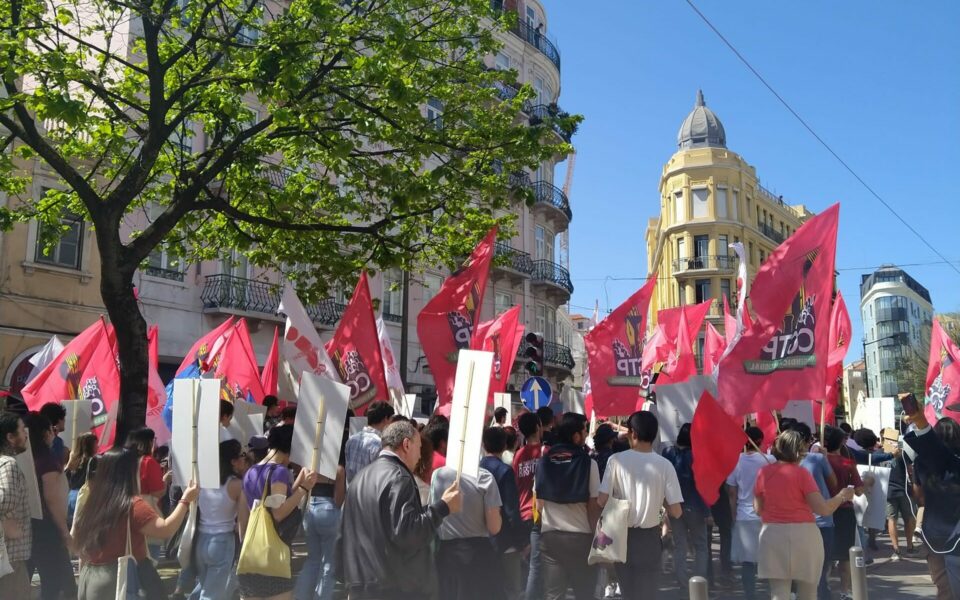 1.º de Maio: Desfiles marcados por incidentes, greves, detidos e feridos pelo mundo fora