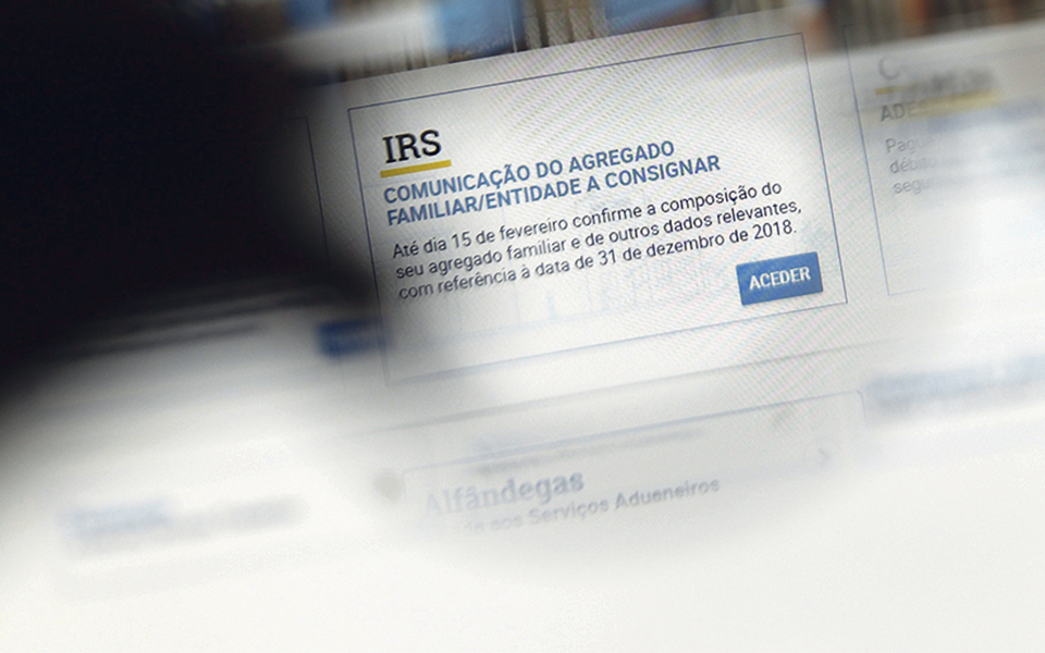 Redução do IRS dá poupança anual às famílias de até 547 euros